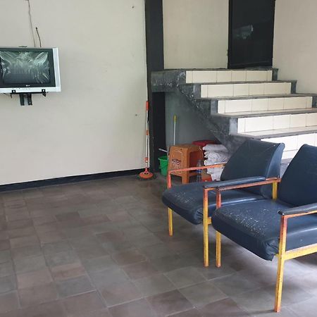 מלון פרובולינגו Oyo Life 2090 Ratna Backpacker Syariah מראה חיצוני תמונה