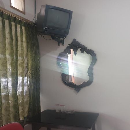 מלון פרובולינגו Oyo Life 2090 Ratna Backpacker Syariah מראה חיצוני תמונה