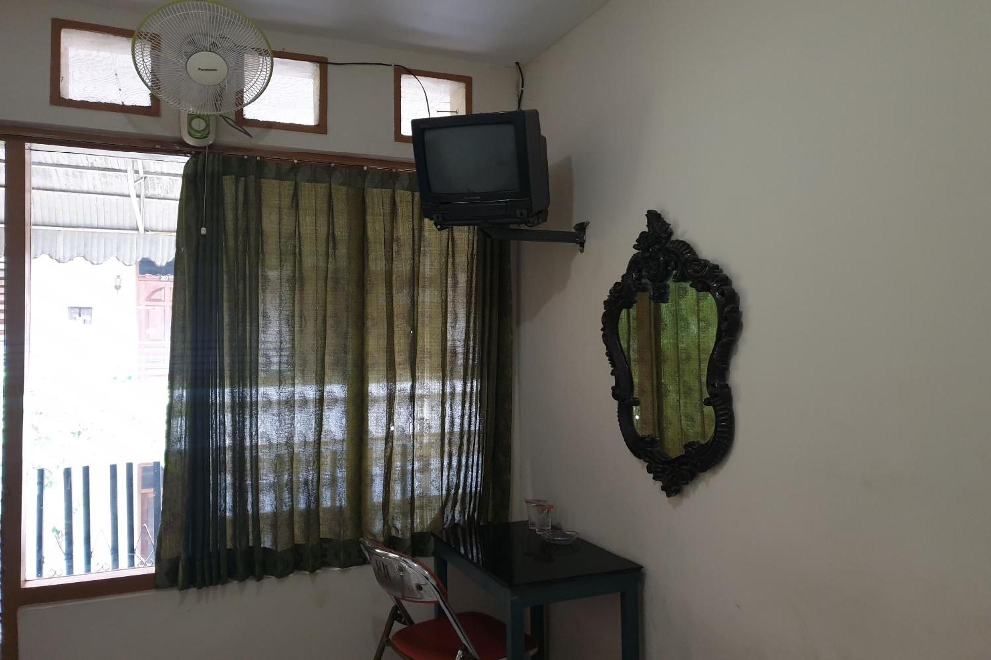 מלון פרובולינגו Oyo Life 2090 Ratna Backpacker Syariah מראה חיצוני תמונה